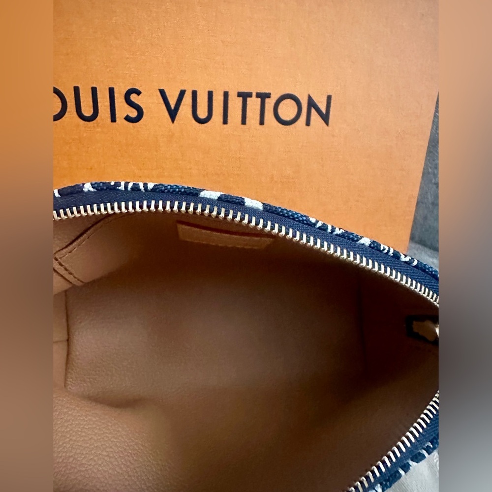 NWT AUTHENTIC LOUIS
VUITTON Pochette Cosmetique 1854 Bleu - Limited Edition - Picture 8 of 12